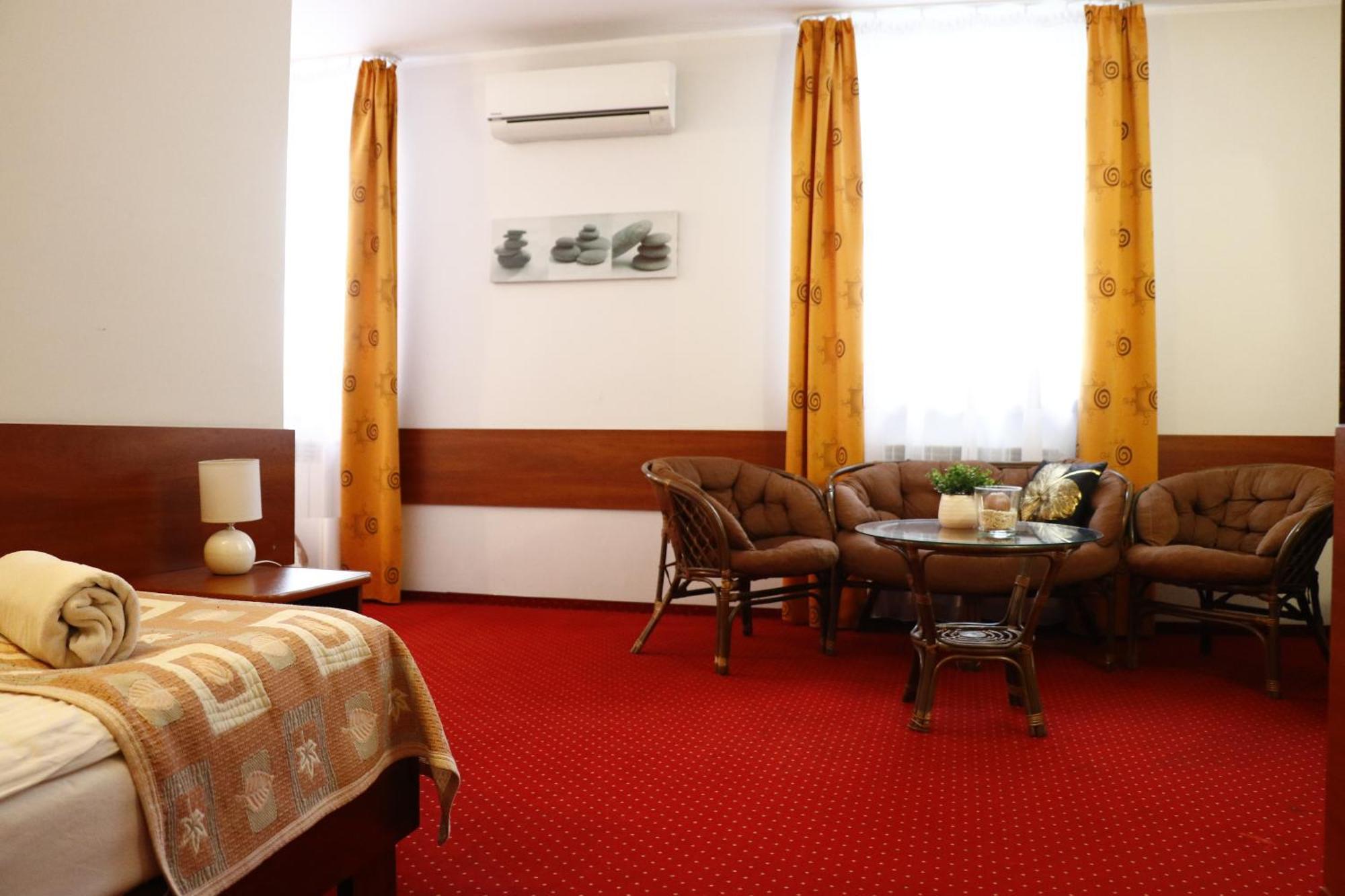 Sala Bankietowa I Pokoje Goscinne Sokolka Εξωτερικό φωτογραφία