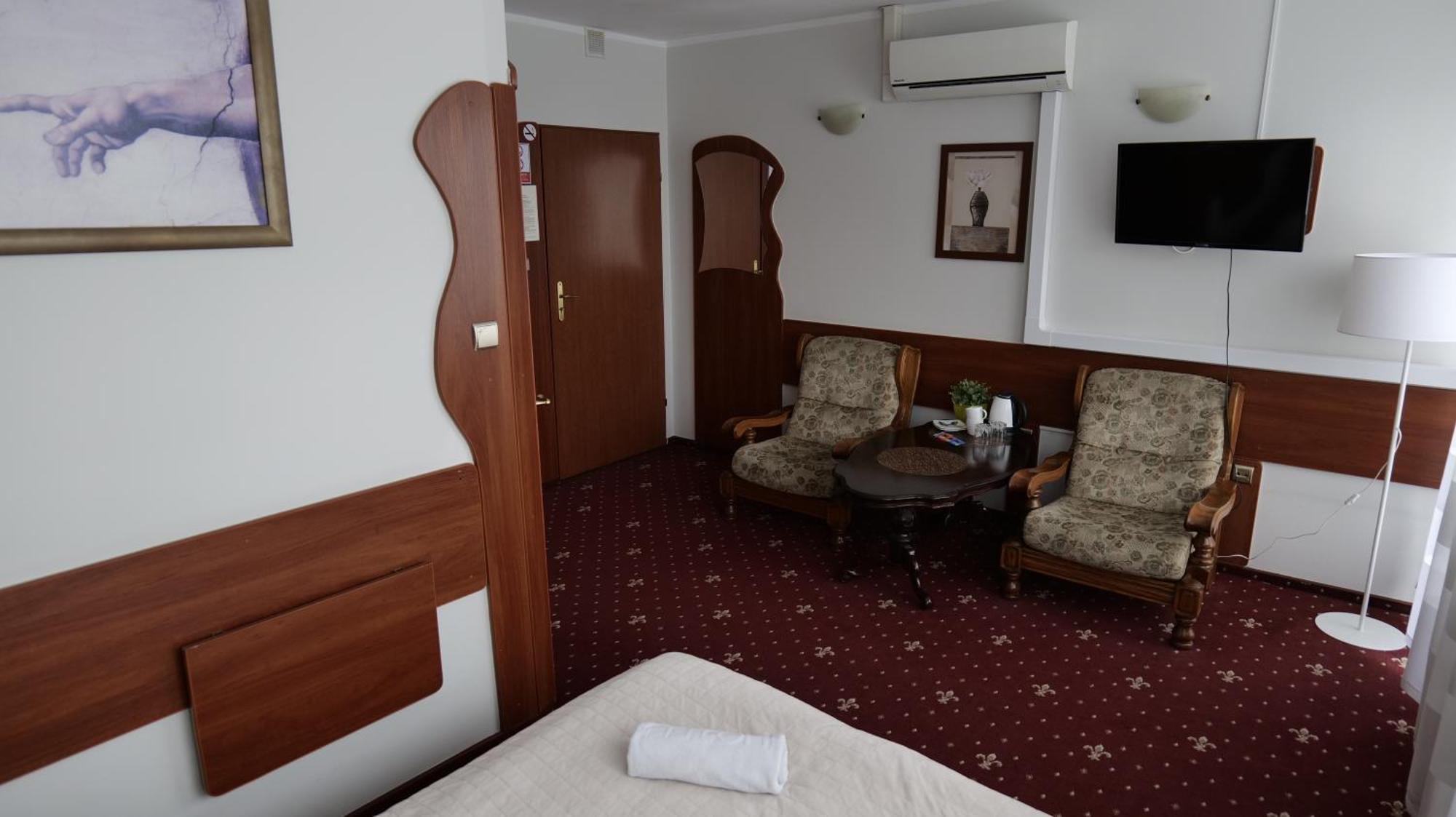 Sala Bankietowa I Pokoje Goscinne Sokolka Εξωτερικό φωτογραφία